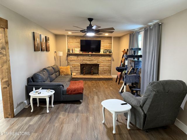 8415 Morgan County Hwy, Sunbright, TN 37872