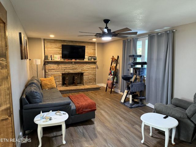 8415 Morgan County Hwy, Sunbright, TN 37872