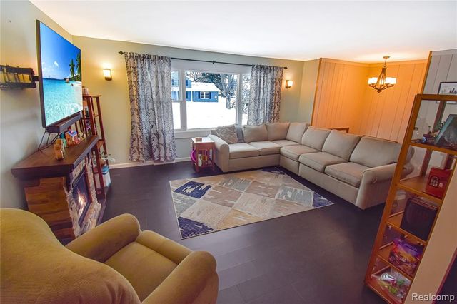 5629 Powderhorn Drive, Kalamazoo, MI 49009