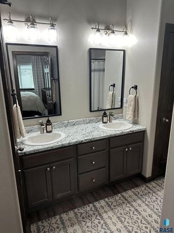 5928 S Bounty Pl, Sioux Falls, SD 57108
