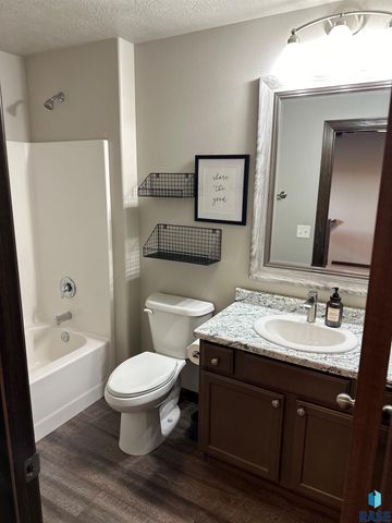 5928 S Bounty Pl, Sioux Falls, SD 57108