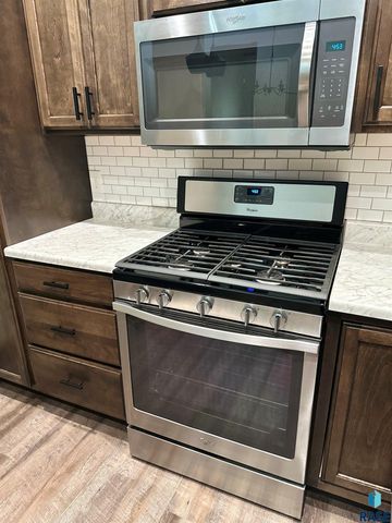 5928 S Bounty Pl, Sioux Falls, SD 57108