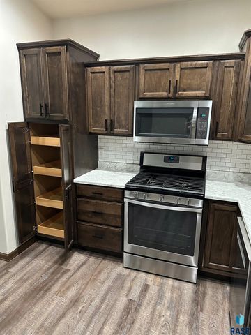 5928 S Bounty Pl, Sioux Falls, SD 57108