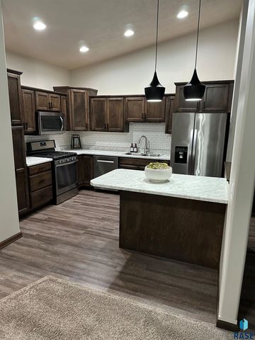 5928 S Bounty Pl, Sioux Falls, SD 57108