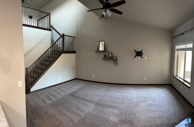 5928 S Bounty Pl, Sioux Falls, SD 57108