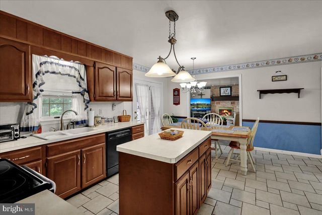 1727 COLONY DR, Reading, PA 19610