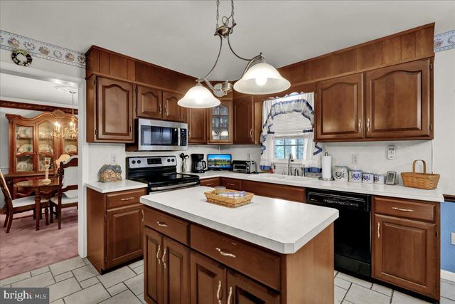 1727 COLONY DR, Reading, PA 19610