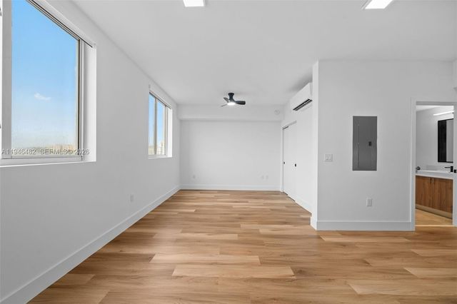 650 SW 1st St 304, Miami, FL 33130