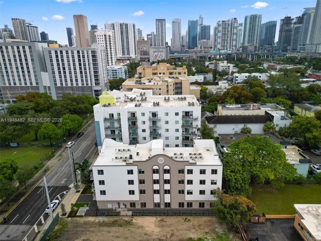 650 SW 1st St 304, Miami, FL 33130