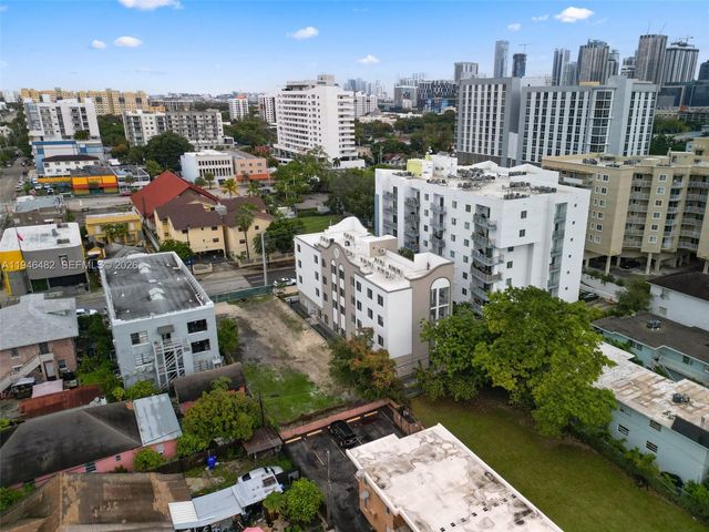 650 SW 1st St 304, Miami, FL 33130