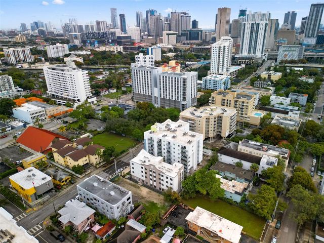 650 SW 1st St 304, Miami, FL 33130