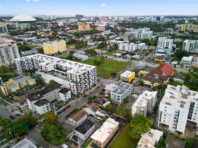 650 SW 1st St 304, Miami, FL 33130