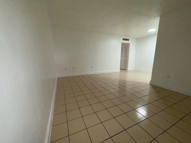 2031 NE 139th St 12, North Miami Beach, FL 33181