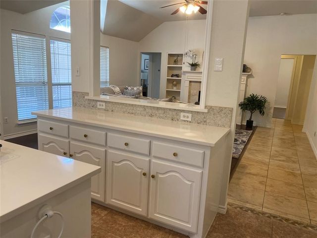 9421 Vista, Irving, TX 75063
