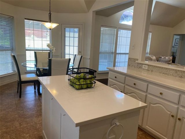 9421 Vista, Irving, TX 75063