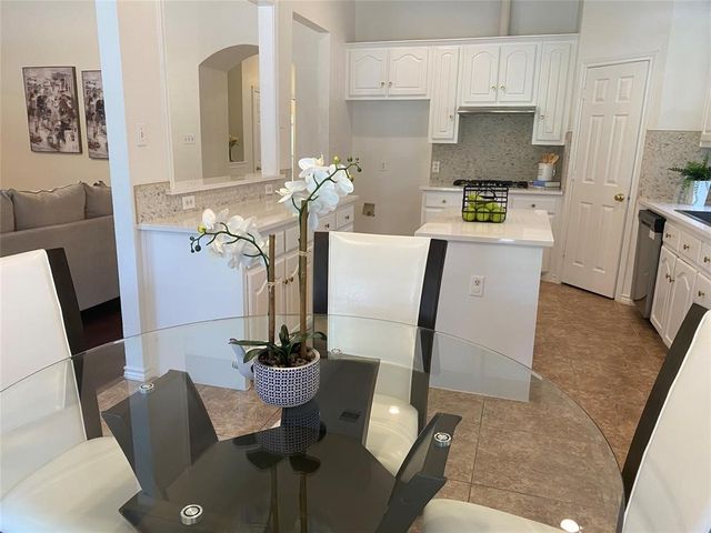 9421 Vista, Irving, TX 75063