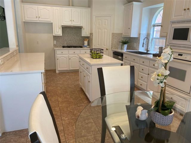9421 Vista, Irving, TX 75063
