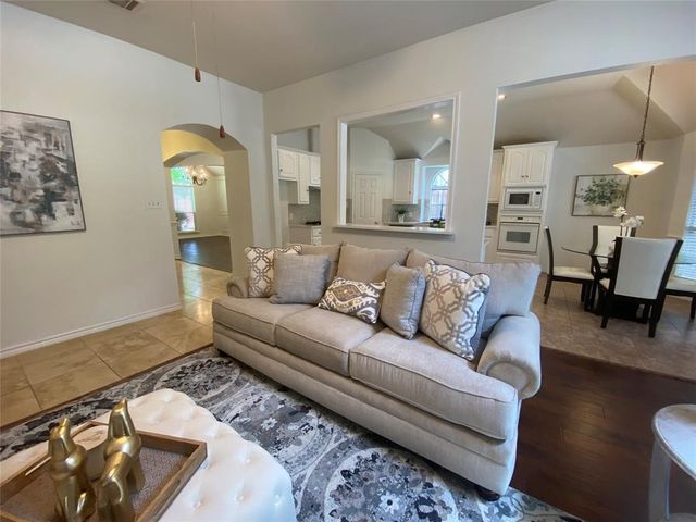9421 Vista, Irving, TX 75063
