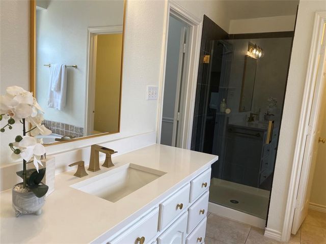 9421 Vista, Irving, TX 75063