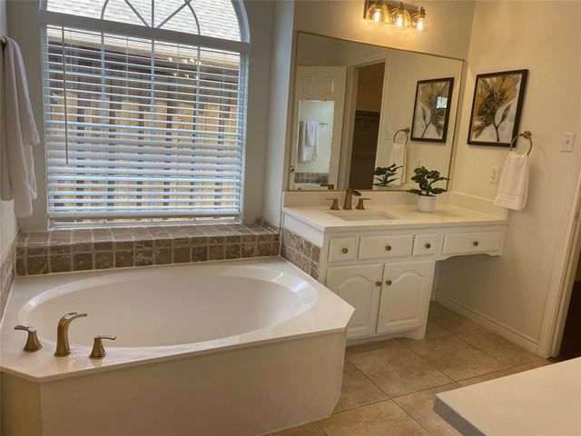 9421 Vista, Irving, TX 75063