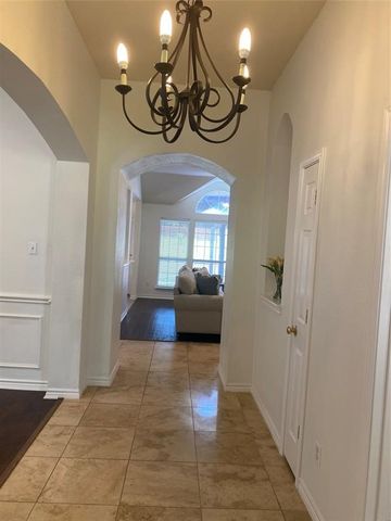 9421 Vista, Irving, TX 75063
