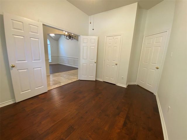 9421 Vista, Irving, TX 75063
