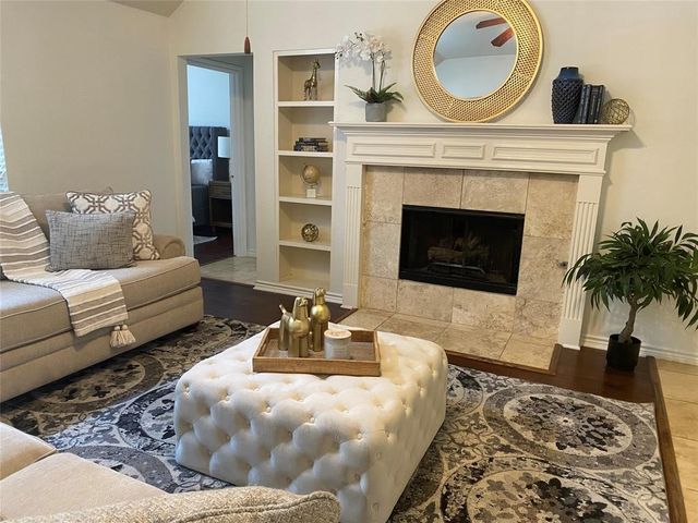 9421 Vista, Irving, TX 75063