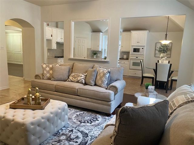 9421 Vista, Irving, TX 75063