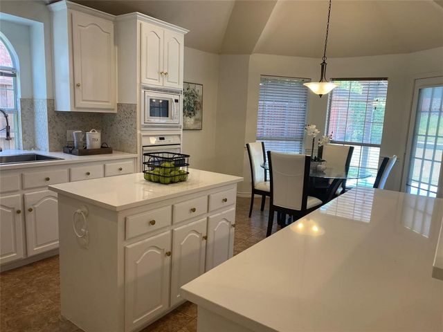 9421 Vista, Irving, TX 75063