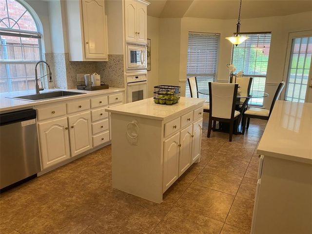 9421 Vista, Irving, TX 75063