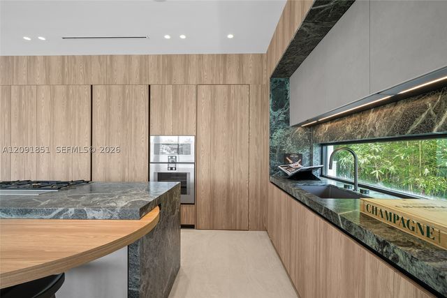 80 S Hibiscus Dr, Miami Beach, FL 33139
