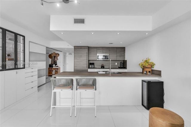 400 Sunny Isles Boulevard 1917, Sunny Isles Beach, FL 33160