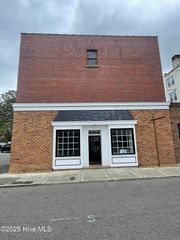 102 W Eden Street, Edenton, NC 27932