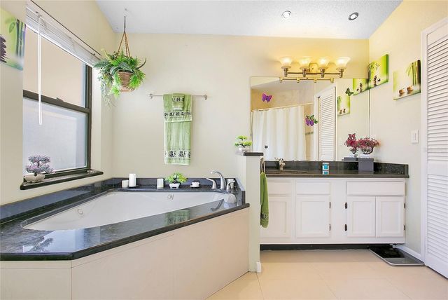 5293 AEOLUS WAY, Orlando, FL 32808