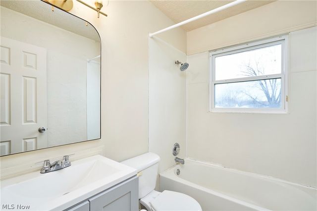 332 N River Road, Munroe Falls, OH 44262