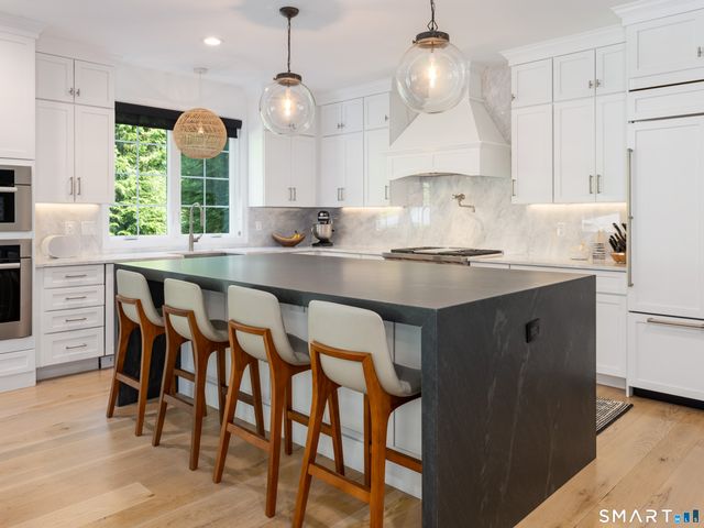716 Cheese Spring Road, New Canaan, CT 06840