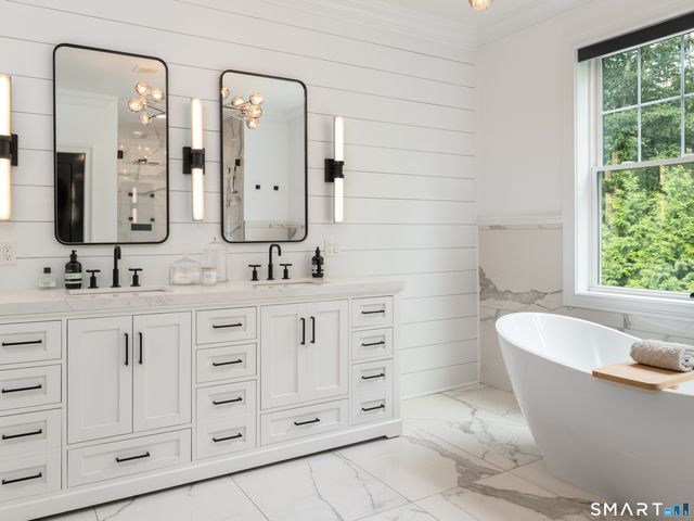 716 Cheese Spring Road, New Canaan, CT 06840
