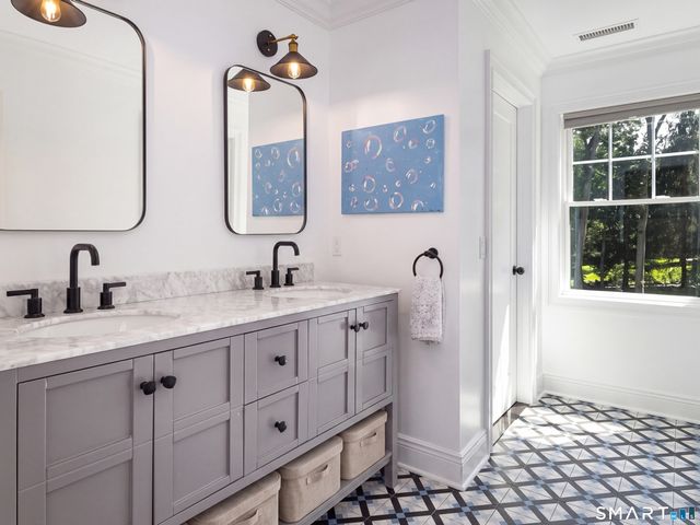 716 Cheese Spring Road, New Canaan, CT 06840