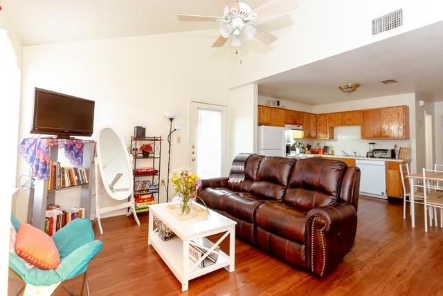 712 Peques ST, San Marcos, TX 78666