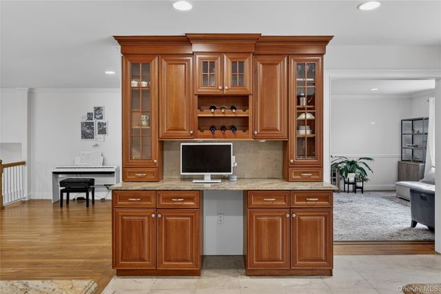 74 Dogwood Lane, Pleasantville, NY 10570