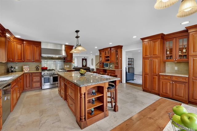 74 Dogwood Lane, Pleasantville, NY 10570