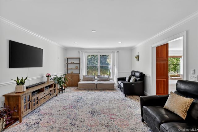 74 Dogwood Lane, Pleasantville, NY 10570