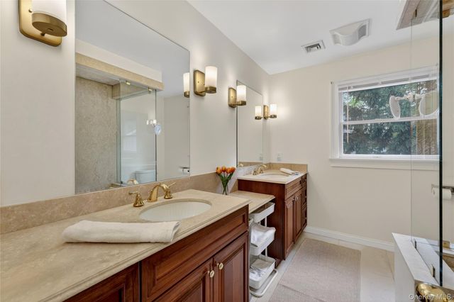 74 Dogwood Lane, Pleasantville, NY 10570