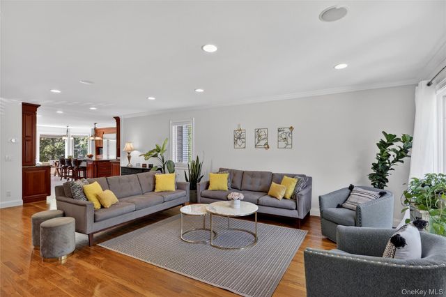 74 Dogwood Lane, Pleasantville, NY 10570