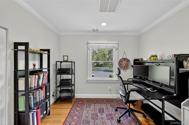 74 Dogwood Lane, Pleasantville, NY 10570