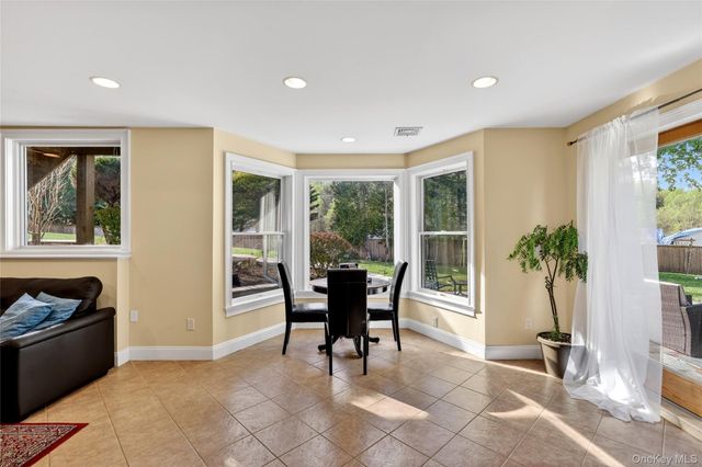 74 Dogwood Lane, Pleasantville, NY 10570