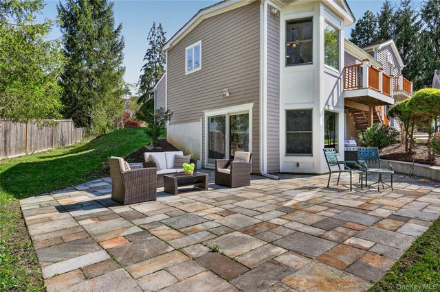 74 Dogwood Lane, Pleasantville, NY 10570