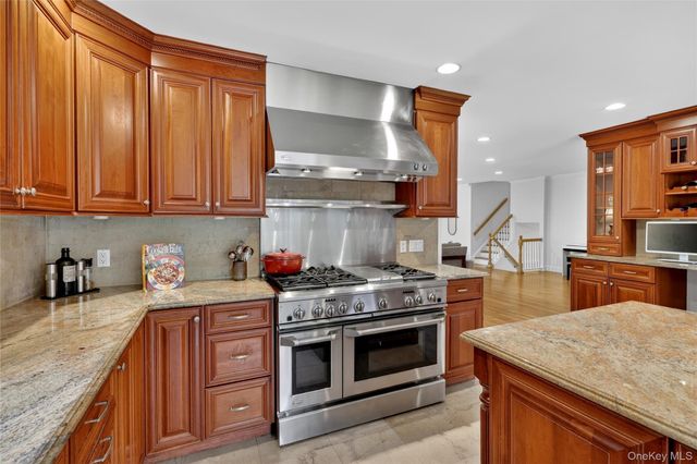 74 Dogwood Lane, Pleasantville, NY 10570