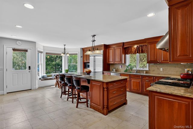 74 Dogwood Lane, Pleasantville, NY 10570