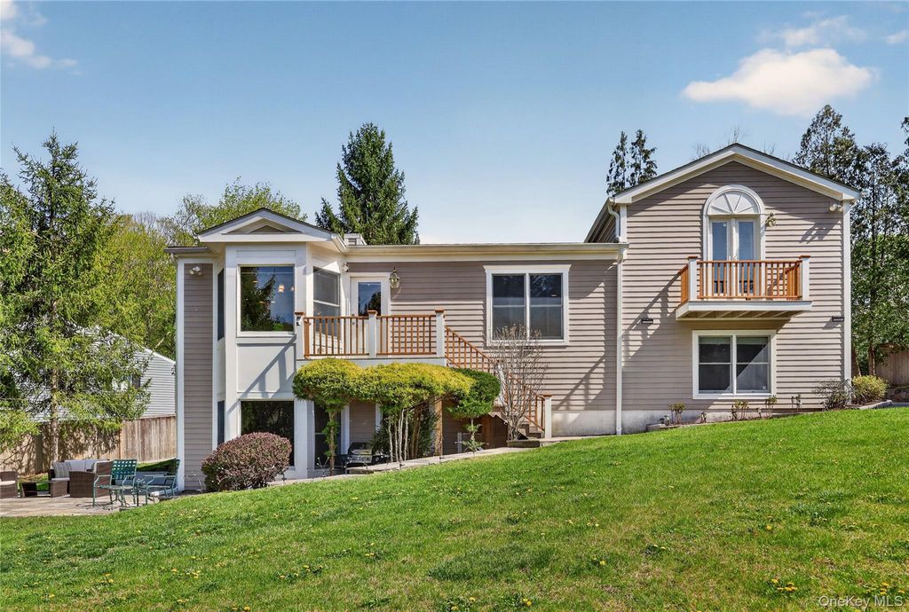 74 Dogwood Lane, Pleasantville, NY 10570